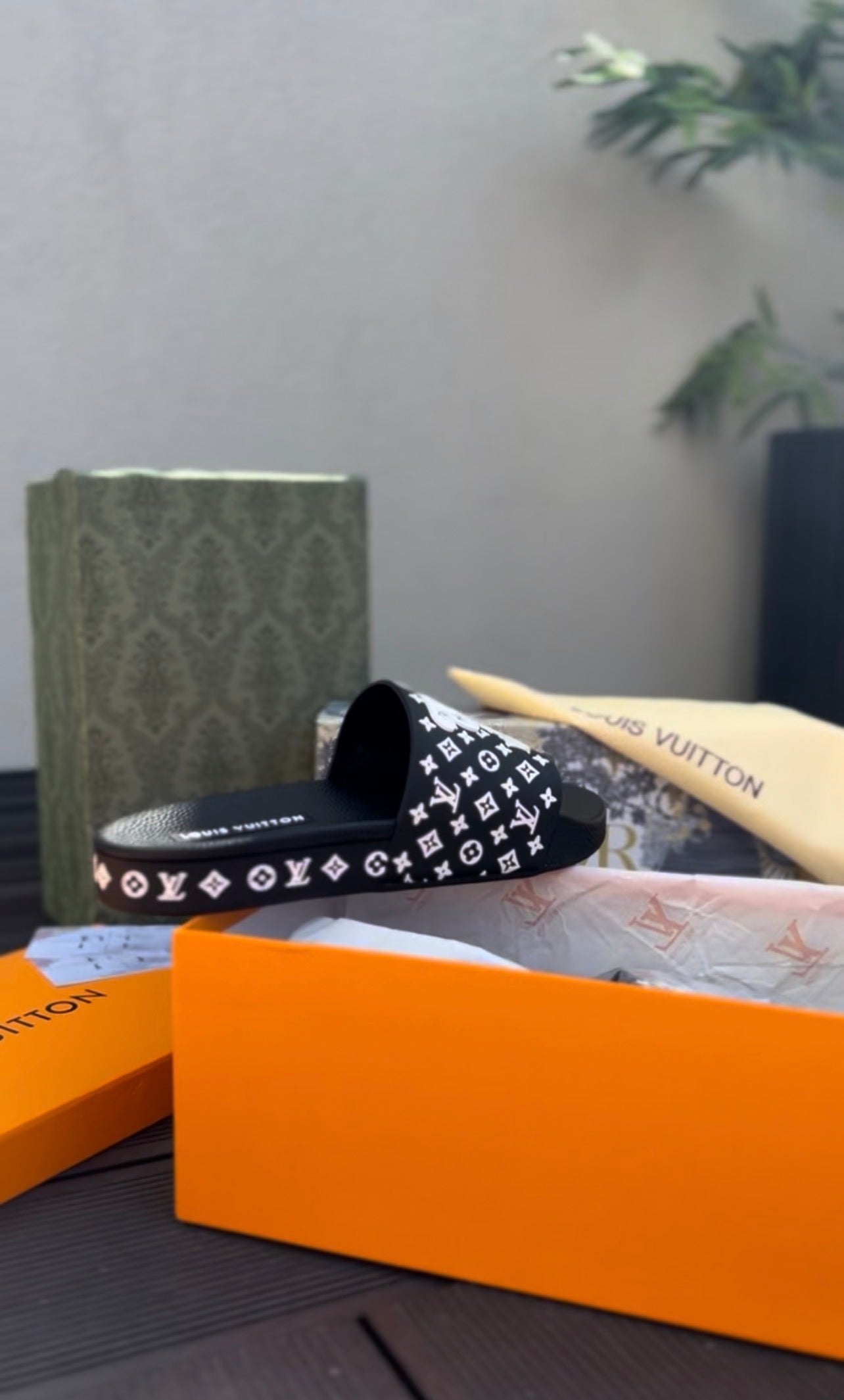 Chinelo LV