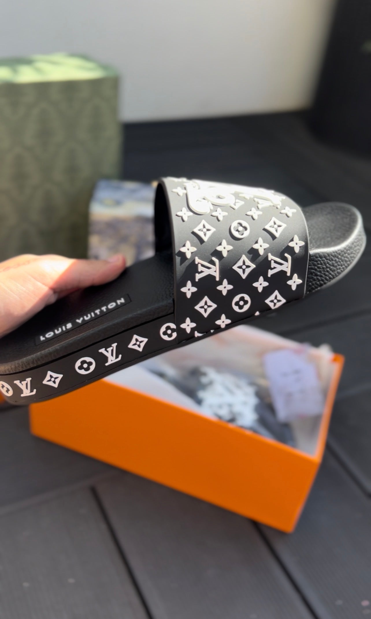 Chinelo LV