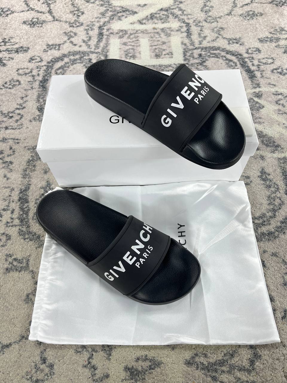Chinelo GIVENCHY